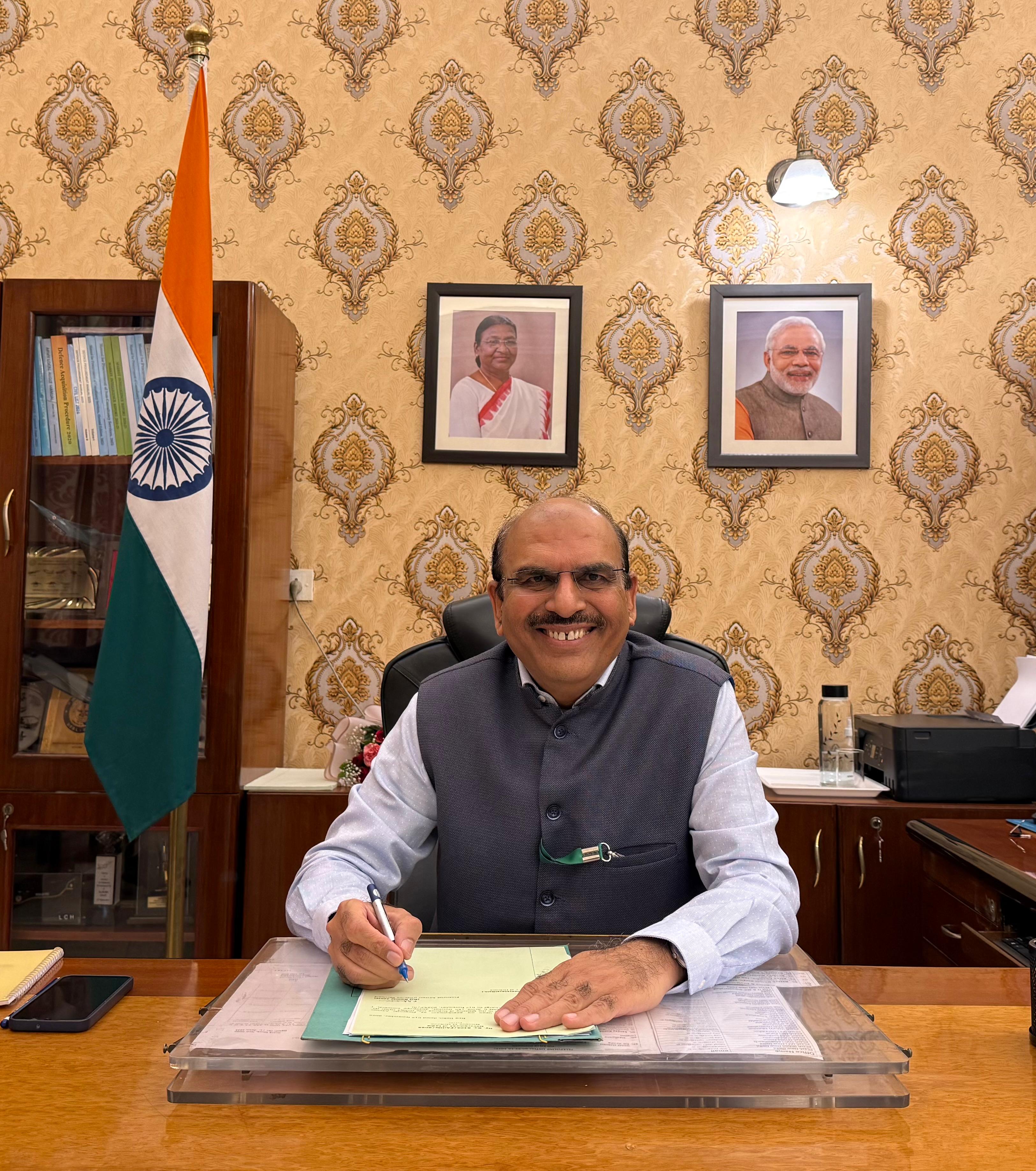 Raj Kumar Arora takes over as Financial Advisor (Defence Services)